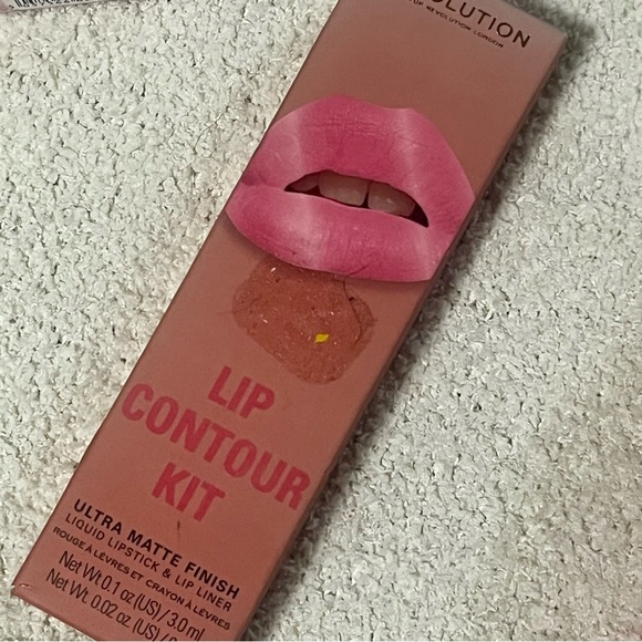 7 pc Makeup Revolution Eyeshadow/Lip Bundle - Picture 3 of 9